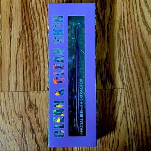 Nicole Miller NY facial blemish extractor